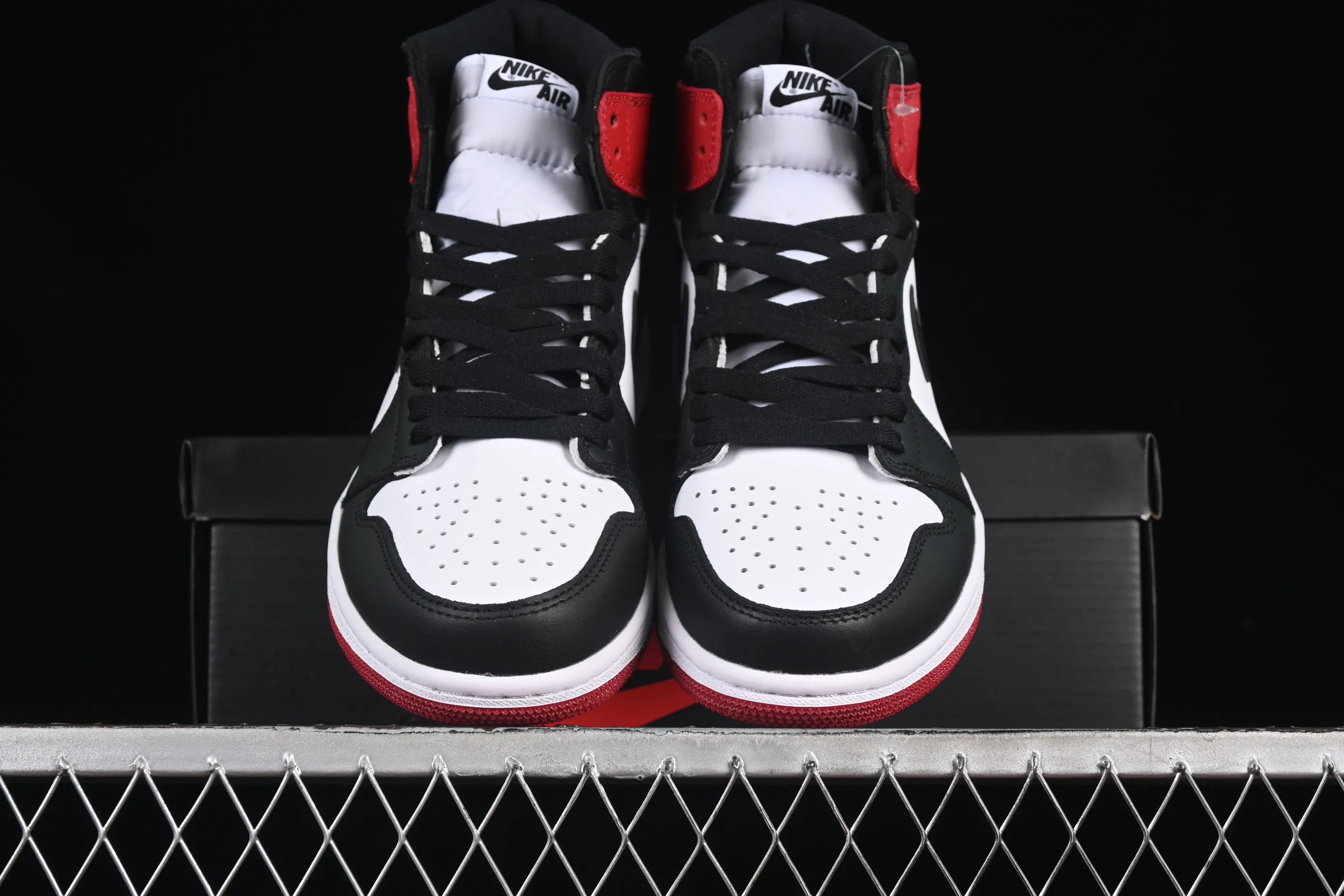 All categories Air Jordan Jordan series basketball shoes Air Jordan 1 High Air Jordan 1 High Retro OG AJ1 Joe 1 black toe high-top basketball shoes 555088-125